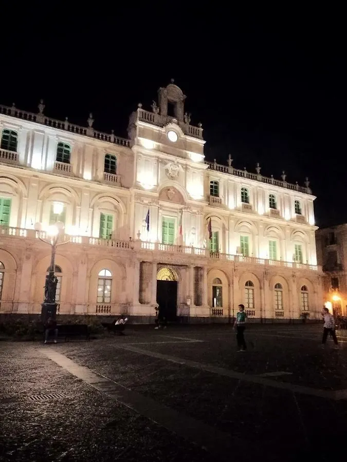 Suite Il Letto Sotto Il Tetto Catania 0*,