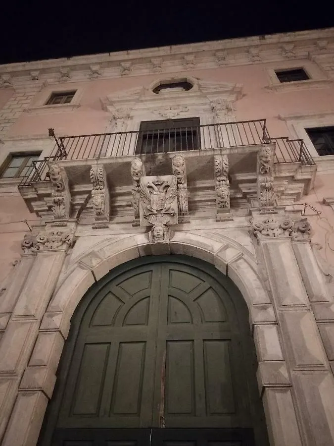 Suite Il Letto Sotto Il Tetto Katania Apartament
